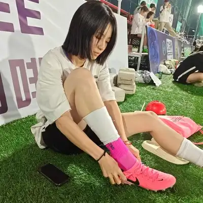 韦静